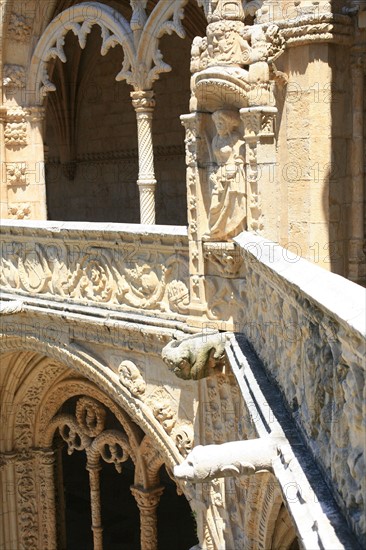 portugal, lisbonne, lisboa, signes de ville, belem, monastere des Hieronimytes, monasteiro dos jeronimos, couvent, cloitre, detail sculpture, statue, ornement
Date : septembre 2011