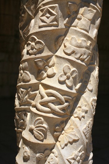 portugal, lisbonne, lisboa, signes de ville, belem, monastere des Hieronimytes, monasteiro dos jeronimos, couvent, cloitre, detail sculpture, statue, ornement, colonne torse
Date : septembre 2011