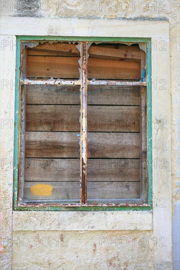 portugal, lisbonne, lisboa, signes de ville, alfama, quartier historique, detail habitat, porte, interphone, sonnerie
Date : septembre 2011