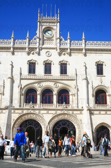 portugal, lisbonne, lisboa, signes de ville, rossio, praca don pedro, facade gare, voirie
Date : septembre 2011