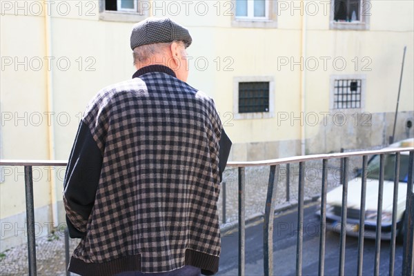 portugal, lisbonne, lisboa, signes de ville , bairro alto, place, detail quartier, senior
Date : septembre 2011