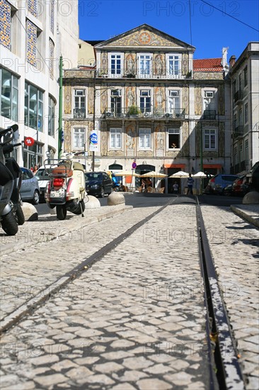 portugal, lisbonne, lisboa, signes de ville, lorgo do trinidade, theatre, place, sol, voirie
Date : septembre 2011