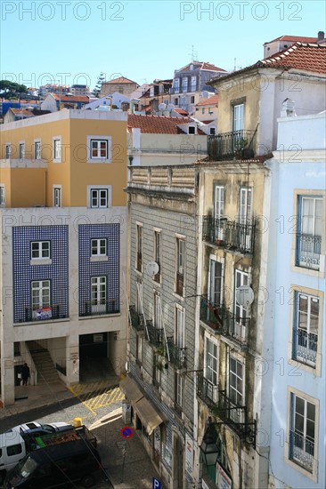 portugal, lisbonne, lisboa, signes de ville, rossio, au pied de l'alfama, ruelle en escalier, facade immeuble, vue depuis l'hotel tejo
Date : septembre 2011