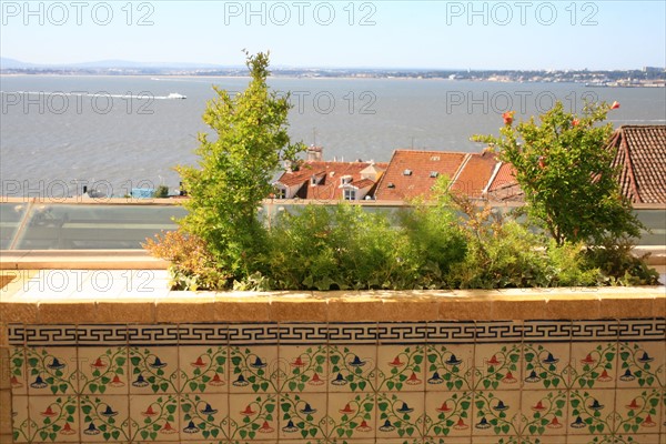 portugal, lisbonne, lisboa, signes de ville, alfama, azulejos musee d'archeologie, peinture murale, sieges, vestige, panorama
Date : septembre 2011