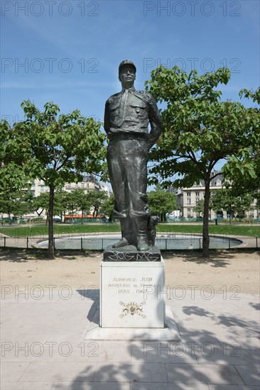 France, ile de france, paris, 13e arrondissement, place d'italie, marechal juin,
sculpteur Andre Greck 


Date : 2011-2012