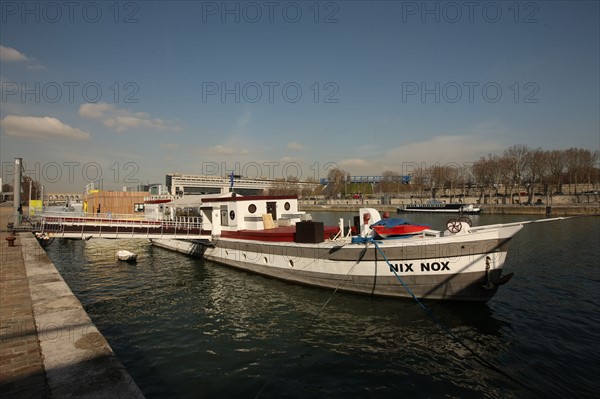 France, ile de france, paris 13e arrondissement, quai francois mauriac, peniche, nix nox,


Date : 2011-2012