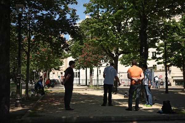 France, ile de france, paris 13e arrondissement,  rue de la butte aux cailles,  ambiance rue, street art, place paul verlaine, petanque,


Date : 2011-2012