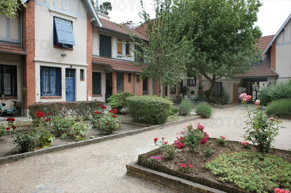 France, ile de france, paris, 13e arrondissement, rue daviel, la petite alsace, maisons individuelles avec jardin, la butte aux cailles,


Date : 2011-2012