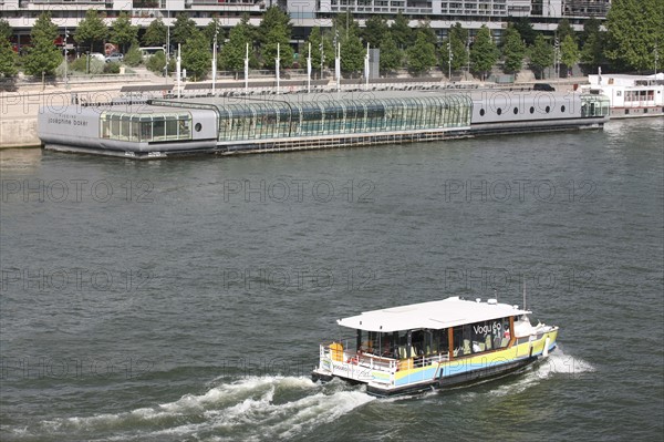 France, ile de france, paris, 13e arrondissement, seine, quai francois mauriac, piscine flottante josephine baker,


Date : 2011-2012