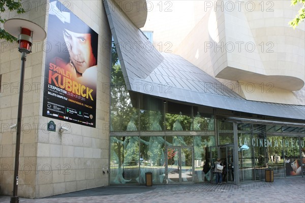 Cinematheque francaise, 51 rue de Bercy, Paris 12e arrondissement


Architecte : Frank O. Gehry


Batiment inaugure en 1994.
Date : 2011-2012