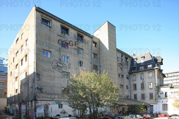 France, ile de france, paris 13e arrondissement, quartier bibliotheque, rue des frigos, anciens entrepots frigorifiques, ateliers d'artiste,


Date : 2011-2012