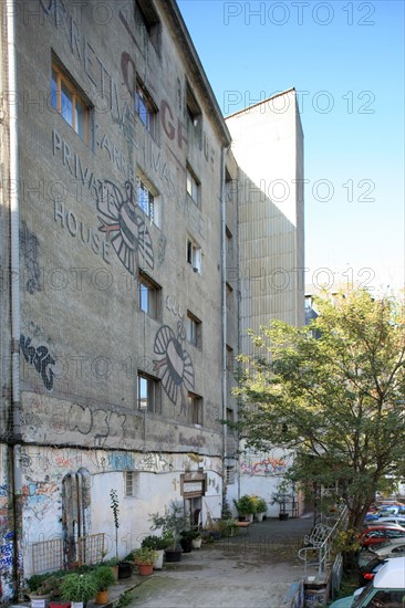 France, ile de france, paris 13e arrondissement, quartier bibliotheque, rue des frigos, anciens entrepots frigorifiques, ateliers d'artiste,


Date : 2011-2012