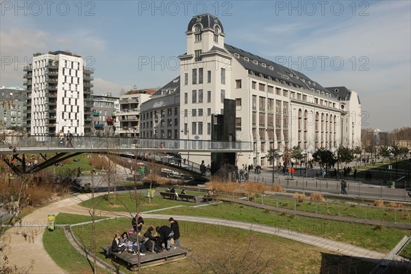 France, ile de france, paris 13e arrondissement, rue thomas mann, jardin abbe pierre, developpement durable, ecologie, faculte de paris diderot,


Date : 2011-2012