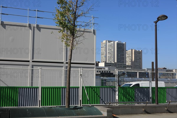 france, region ile de france, paris 13e arrondissement, paris rive gauche, avenue de france, quartier bnf francois mitterrand, travaux de batiment, couvertures des voies, algeco, chantier,


Date : 2011-2012