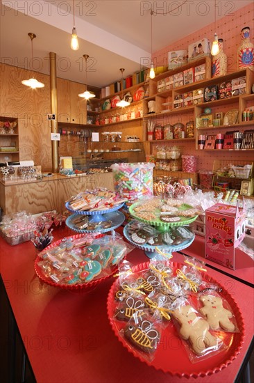 France, ile de france, paris 14e arrondissement, 7 rue liancourt, patisserie chez bogato, gateaux anniversaire pour les enfants,


Date : 2011-2012