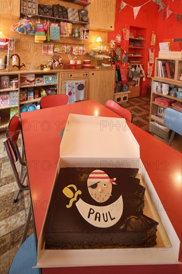 France, ile de france, paris 14e arrondissement, 7 rue liancourt, patisserie chez bogato, gateaux anniversaire pour les enfants,


Date : 2011-2012