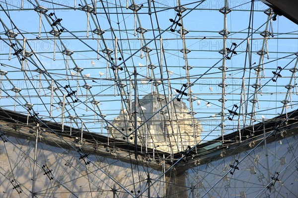 France, ile de france, paris 1er arrondissement, carrousel du louvre, galeries sous le grand louvre, boutiques, muraille, vestiges, pyramide inversee,