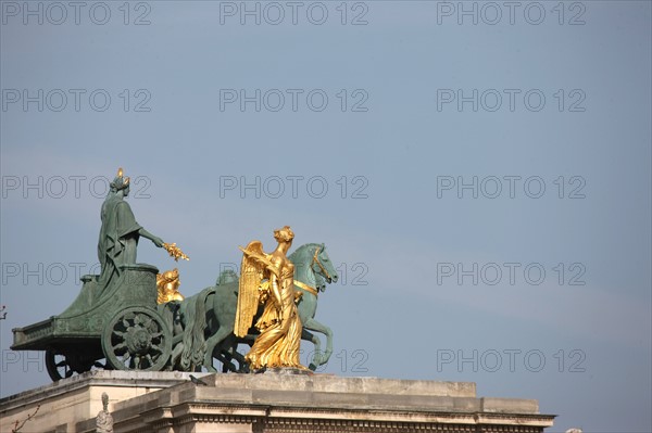 France, ile de france, paris 1er arrondissement, jardin des tuileries, arc de triomphe du carousel, chevaux, char, soleil, sculpture,