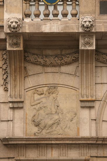 France, ile de france, paris 1er arrondissement, facade du 39 rue croix des petits champs, banque de france, hotel de toulouse dit aussi de la vrilliere, detail bas relief,