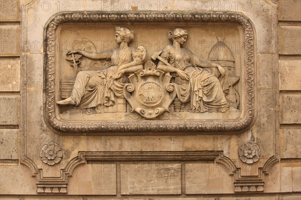 France, ile de france, paris 1er arrondissement, rue la vrilliere, banque de france, hotel de toulouse dit aussi de la vrilliere, portail sur rue, detail bas relief, sculpture,