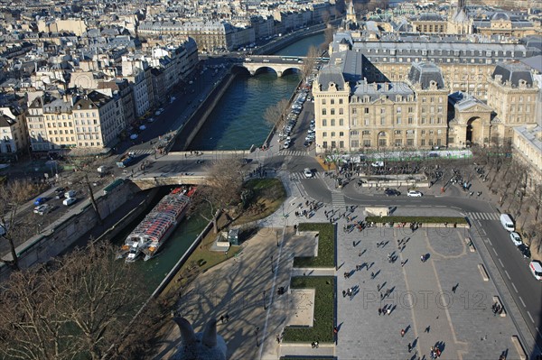 France, ile de france, paris 4e arrondissement, ile de la cite, parvis, notre dame de paris, cathedrale, montee aux tours, panorama, palais de la cite, bateau parisien,