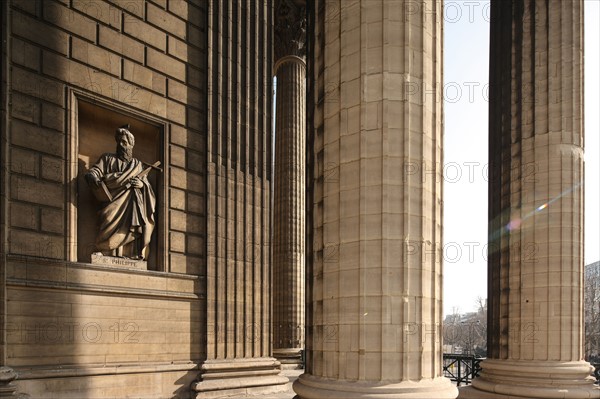 France, ile de france, paris 8e arrondissement, place de la madeleine, eglise de la madeleine, colonnes,