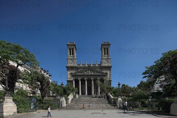 France, ile de france, paris 10e arrondissement, place franz liszt. eglise saint vincent de paul, plaques de lave emaillee sous le porche,