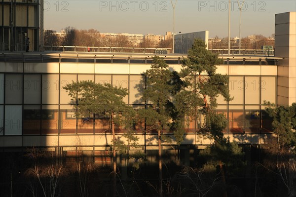 France, ile de france, paris 13 arrondissement, bibliotheque nationale de france, site francois mitterrand, architecte dominique perrault, vue depuis l'esplanade,