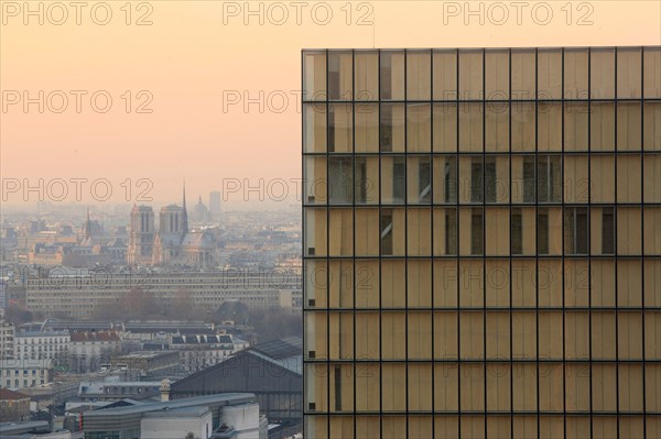 France, ile de france, paris 13 arrondissement, bibliotheque nationale de france, site francois mitterrand, architecte dominique perrault, vue panoramique depuis le belvedere au 18e etage de la tour des nombres,