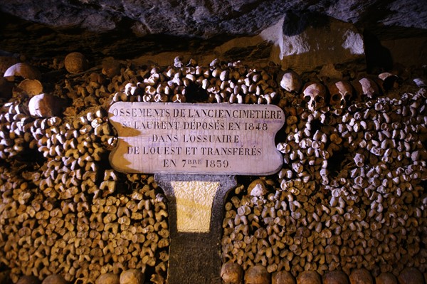 France, ile de france, paris 14e arrondissement, place denfert rochereau, catacombes, ossements, cranes, galerie, souterrain,