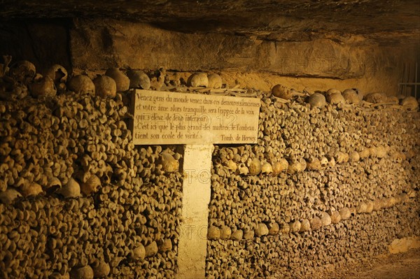 France, ile de france, paris 14e arrondissement, place denfert rochereau, catacombes, ossements, cranes, galerie, souterrain,