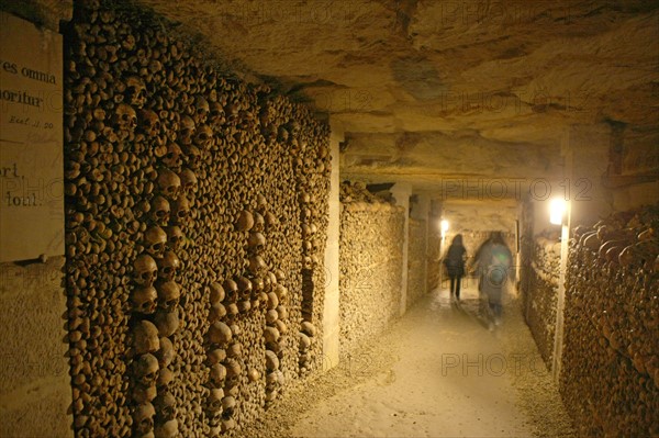 France, ile de france, paris 14e arrondissement, place denfert rochereau, catacombes, ossements, cranes, galerie, souterrain,