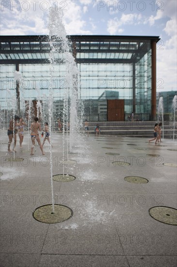 France, ile de france, paris, 15e arrondissement, parc andre citroen, jardin, jets d'eau, ete, enfants, ados, jeux d'eau, serres, ballon air de paris,