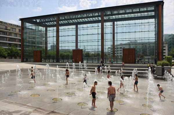 France, ile de france, paris, 15e arrondissement, parc andre citroen, jardin, jets d'eau, ete, enfants, ados, jeux d'eau, serres, ballon air de paris,