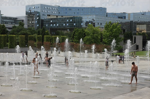 France, ile de france, paris, 15e arrondissement, parc andre citroen, jardin, jets d'eau, ete, enfants, ados, jeux d'eau, serres, ballon air de paris,