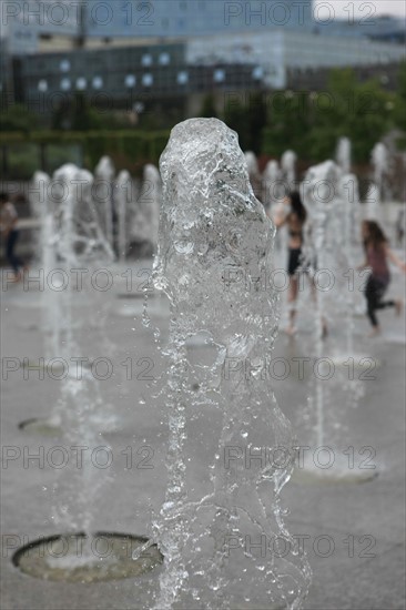 France, ile de france, paris, 15e arrondissement, parc andre citroen, jardin, jets d'eau, ete, enfants, ados, jeux d'eau, serres, ballon air de paris,