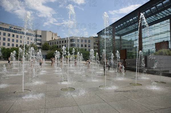 France, ile de france, paris, 15e arrondissement, parc andre citroen, jardin, jets d'eau, ete, enfants, ados, jeux d'eau, serres, ballon air de paris,