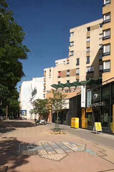 France, paris 15e arrondissement, place charles michels, angle de la rue emile zola et la rue saint charles, immeuble en recoins,