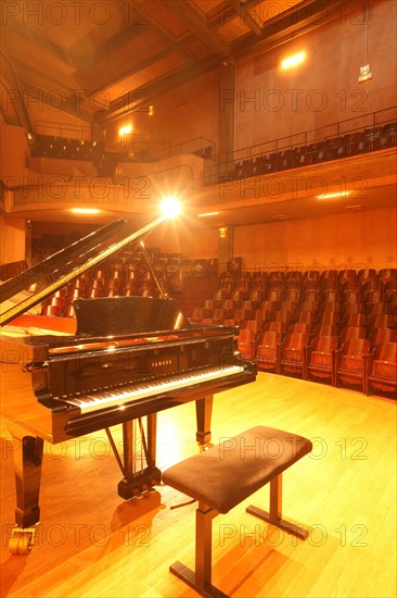 France, ile de france, paris 17e arrondissement, 78 rue cardinet, salle cortot, architecte auguste perret, ecole normale superieure de musique, salle de concert, piano,