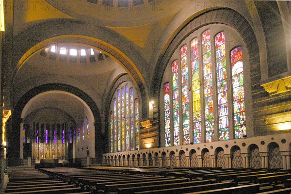 Eglise Sainte Odile
2 avenue Stephane Mallarme, Paris, 17e arrondissement
France, Ile de France
Architecte : Jacques Barge
Construction a partir de 1936