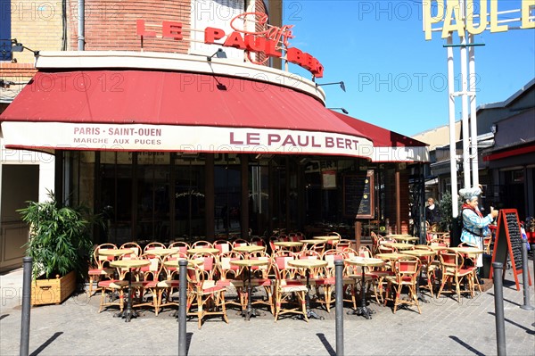 France, ile de france, paris 18e arrondissement, puces de saint ouen, entree du marche paul bert, restaurant bar, le paul bert, terrasse,