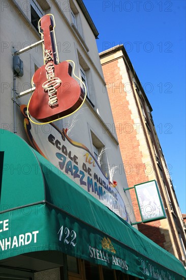 France, ile de france, paris 18e arrondissement, puces de saint ouen, 122 rue des rosiers, restaurant bar, la chope des puces, jazz manouche, django reinhardt,