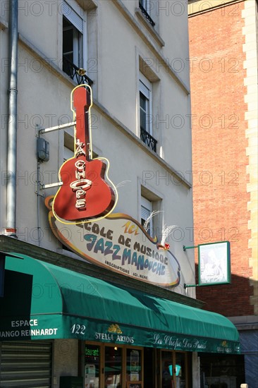 France, ile de france, paris 18e arrondissement, puces de saint ouen, 122 rue des rosiers, restaurant bar, la chope des puces, jazz manouche, django reinhardt,