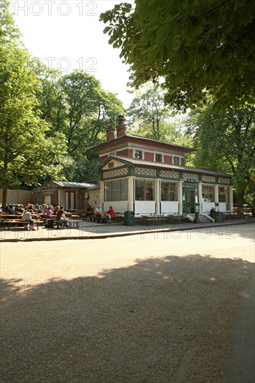 France, ile de france, paris 19e arrondissement, parc des buttes chaumont, guinguette rosa bonheur, restaurant, bar, terrasse, jardin, vin,