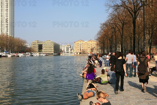 France, ile de france, paris 19e arrondissement, bassin de la villette et canal de l'ourcq, quai de la loire, n68, bar ourcq, petanque,