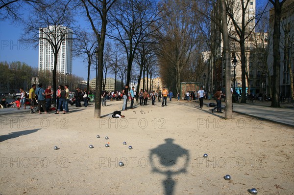 France, ile de france, paris 19e arrondissement, bassin de la villette et canal de l'ourcq, quai de la loire, n68, bar ourcq, petanque,