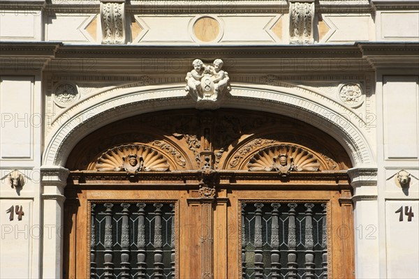 France, ile de france, paris 7e arrondissement, 14 rue vaneau, maison de 1835 neo renaissance, philibert delorme, architecture, decor, renovation, detail sculpture, porte,


Date : Ete 2012