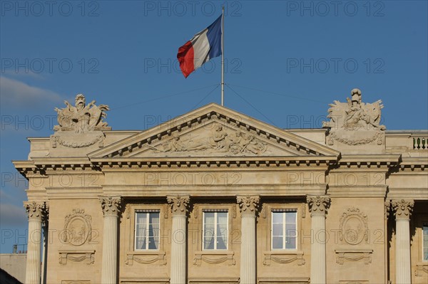 France, ile de france, paris 8e arrondissement, place de la concorde, hotel de crillon, palace, hotel de luxe, drapeau francais, bleu blanc rouge,


Date : Ete 2012