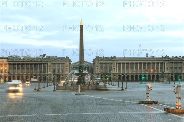 france, region ile de france, paris 8e arrondissement, place de la concorde, paves, fontaines, hotel de la marine, hotel de crillon, nuit, eclairage, obelisque,