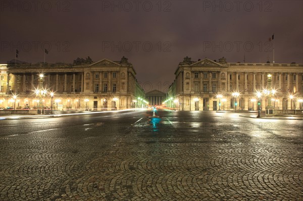 france, region ile de france, paris 8e arrondissement, place de la concorde, paves, fontaines, hotel de la marine, hotel de crillon, nuit, eclairage, rue royale, eglise de la madeleine,